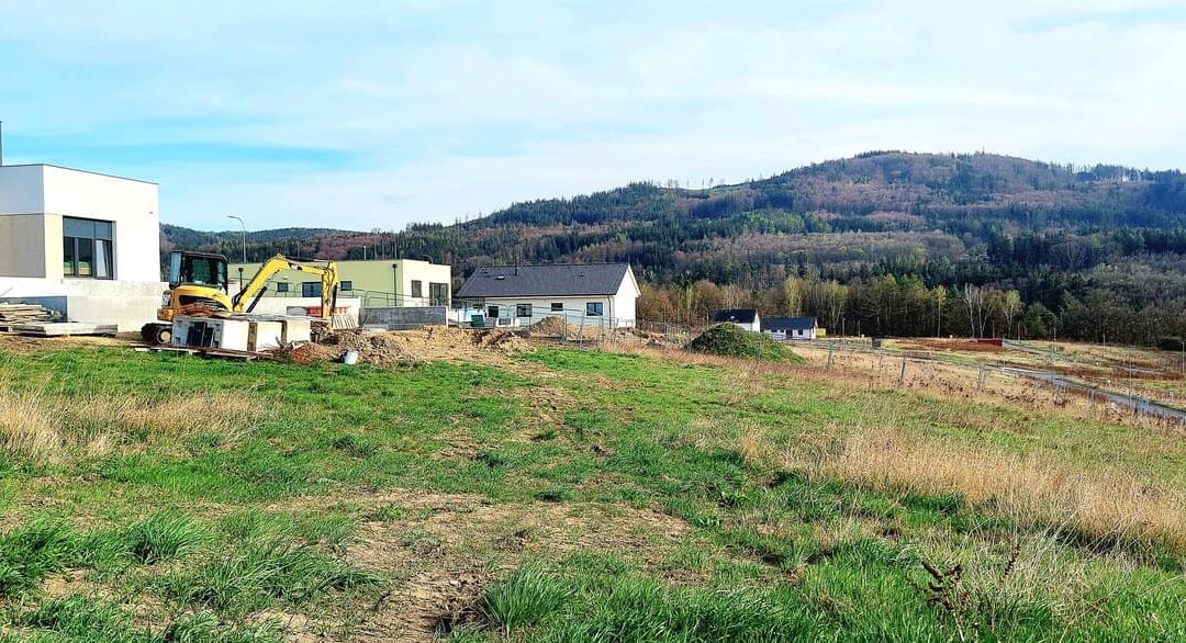 Pozemky 5 km od centra Karlových Varů za ceny roku 2025